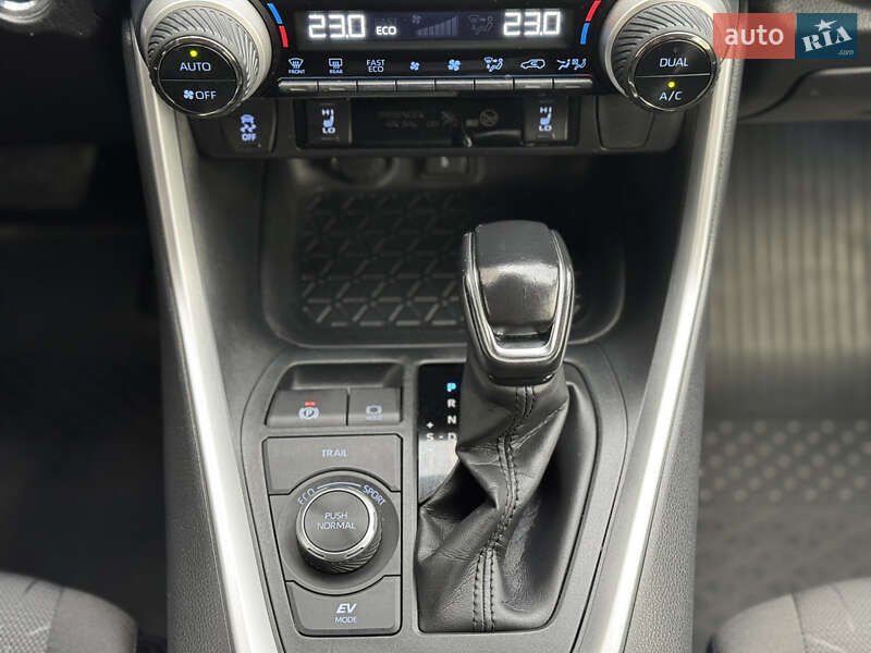 Позашляховик / Кросовер Toyota RAV4 2021 в Житомирі