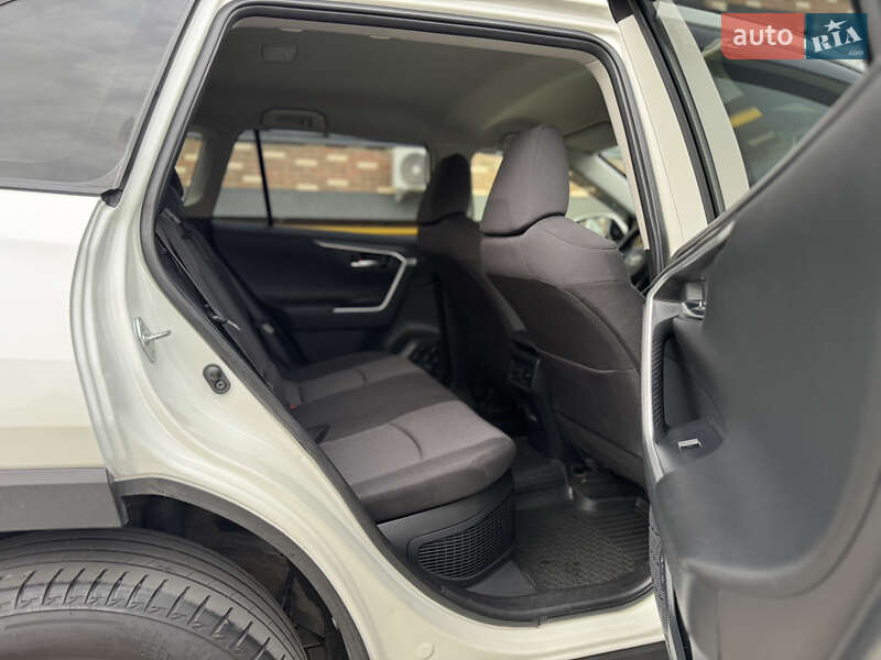 Позашляховик / Кросовер Toyota RAV4 2021 в Житомирі
