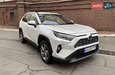 Внедорожник / Кроссовер Toyota RAV4 2020 в Киеве