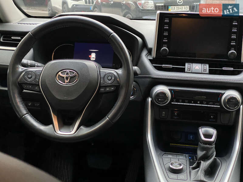 Внедорожник / Кроссовер Toyota RAV4 2020 в Киеве