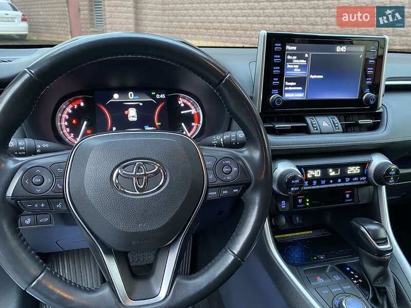Внедорожник / Кроссовер Toyota RAV4 2020 в Киеве