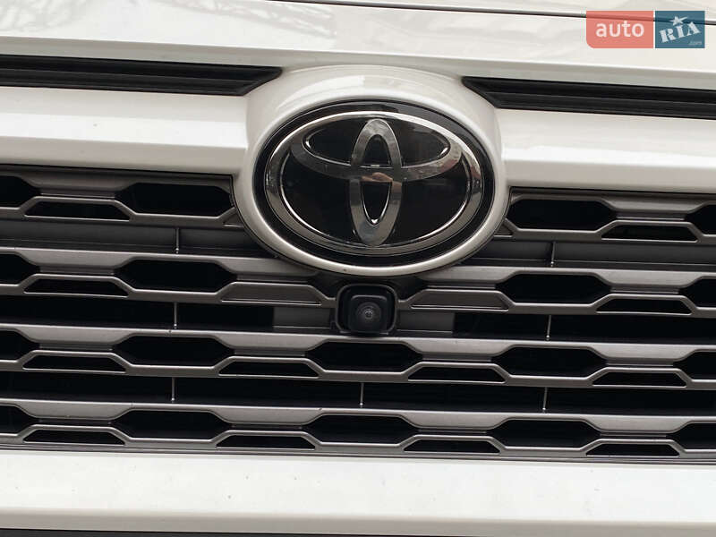 Внедорожник / Кроссовер Toyota RAV4 2020 в Киеве