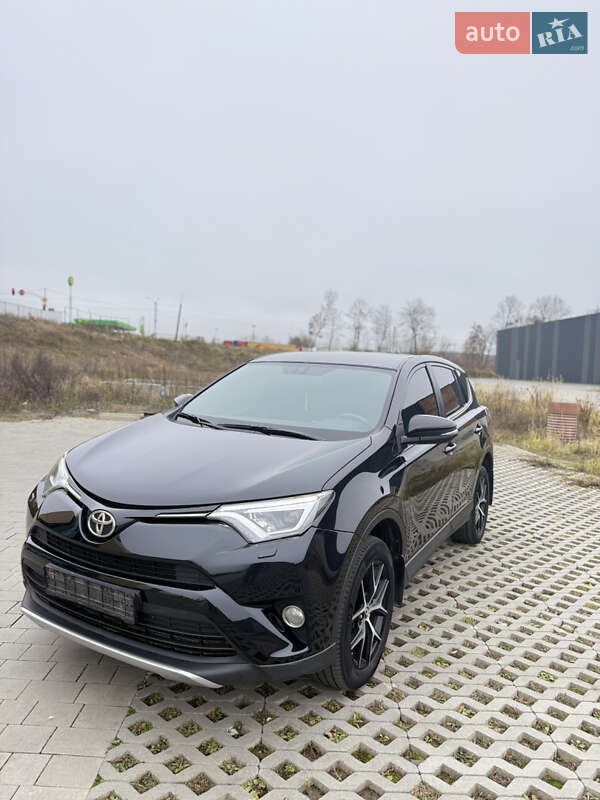Позашляховик / Кросовер Toyota RAV4 2016 в Хмельницькому