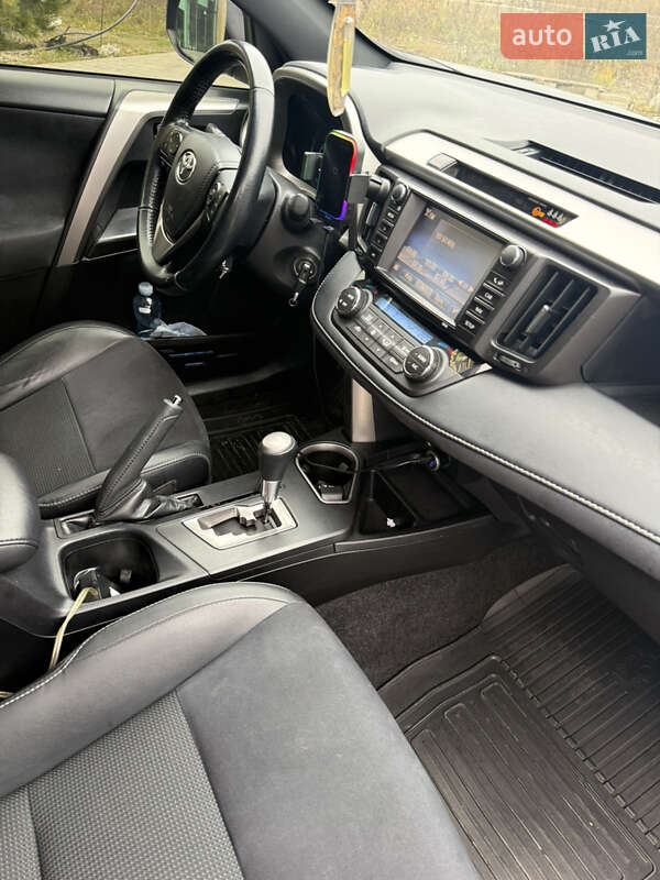 Позашляховик / Кросовер Toyota RAV4 2016 в Хмельницькому