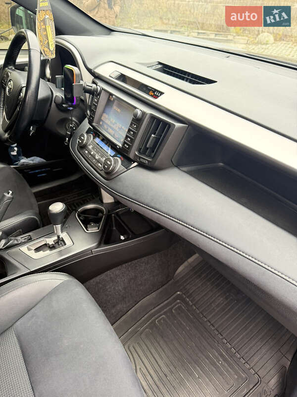 Позашляховик / Кросовер Toyota RAV4 2016 в Хмельницькому