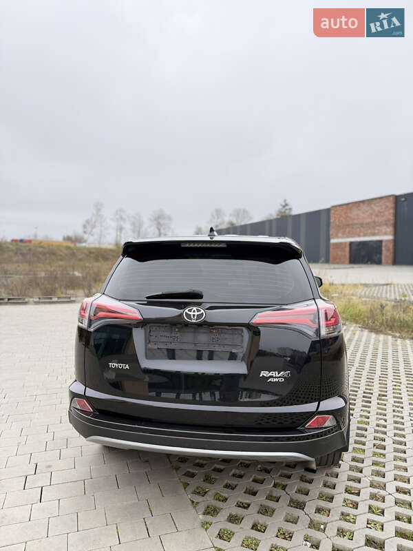 Позашляховик / Кросовер Toyota RAV4 2016 в Хмельницькому