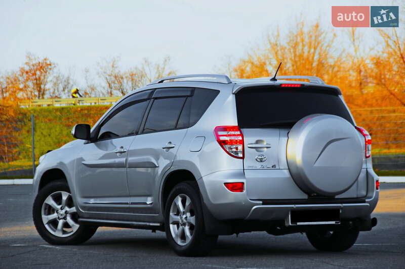 Внедорожник / Кроссовер Toyota RAV4 2011 в Днепре