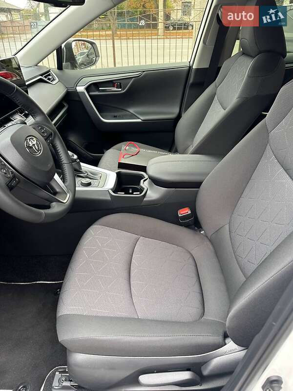 Позашляховик / Кросовер Toyota RAV4 2025 в Полтаві