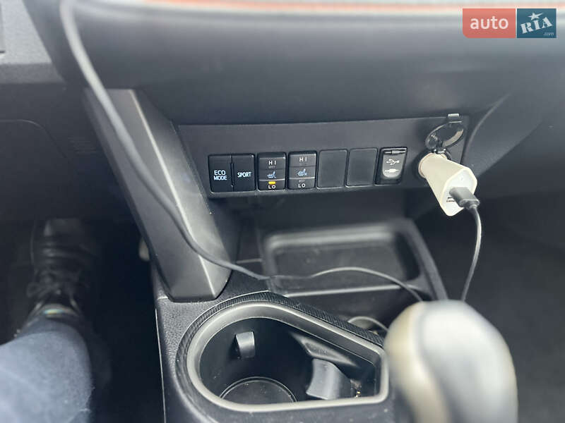 Позашляховик / Кросовер Toyota RAV4 2016 в Києві фото 17 Позашляховик / Кросовер Toyota RAV4 2016 в Києві