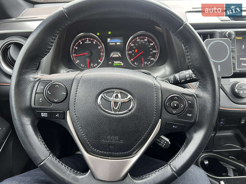 Позашляховик / Кросовер Toyota RAV4 2016 в Києві фото 20 Позашляховик / Кросовер Toyota RAV4 2016 в Києві