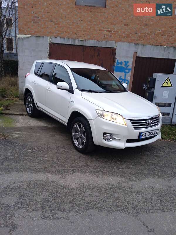 Внедорожник / Кроссовер Toyota RAV4 2010 в Киеве