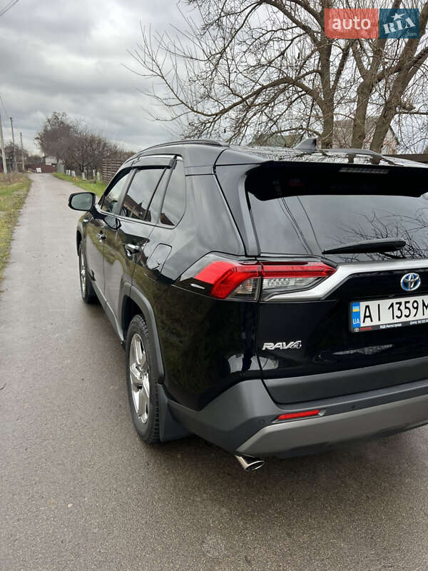 Внедорожник / Кроссовер Toyota RAV4 2020 в Буче
