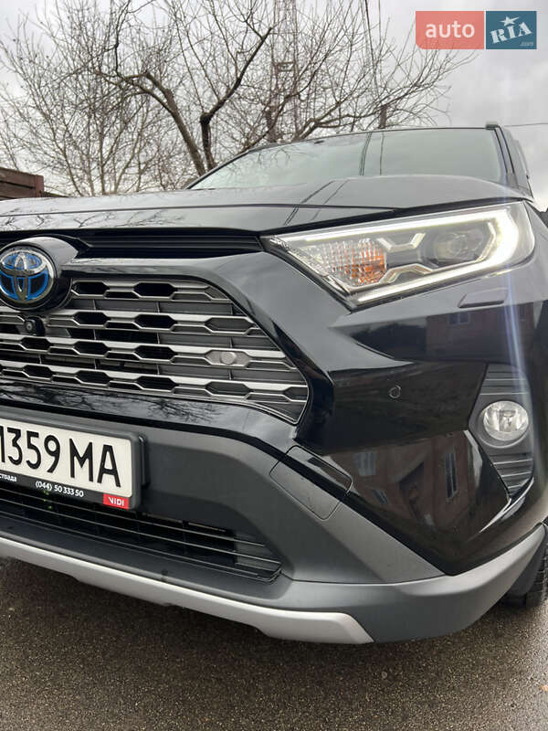 Внедорожник / Кроссовер Toyota RAV4 2020 в Буче
