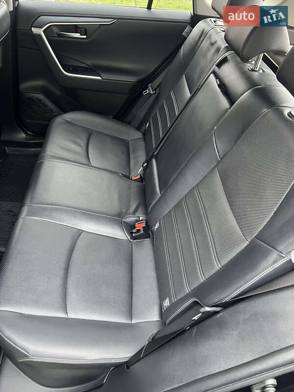 Внедорожник / Кроссовер Toyota RAV4 2020 в Буче