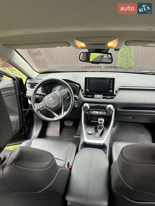 Внедорожник / Кроссовер Toyota RAV4 2020 в Буче