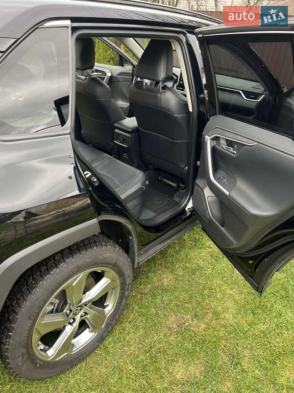 Внедорожник / Кроссовер Toyota RAV4 2020 в Буче