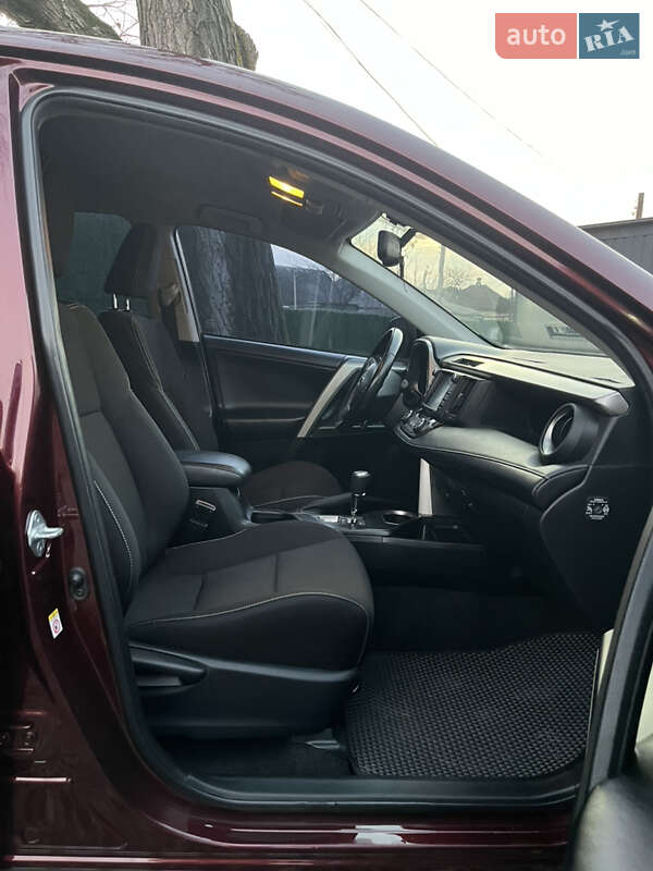 Внедорожник / Кроссовер Toyota RAV4 2017 в Новомосковске