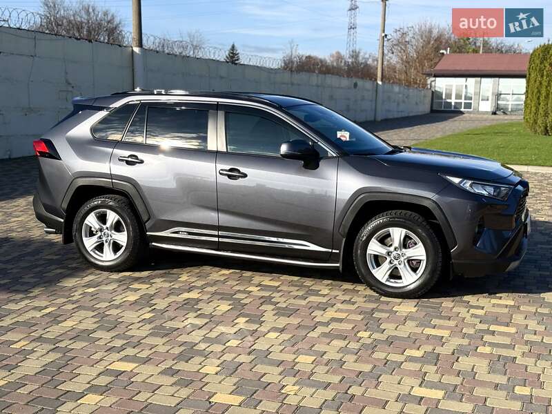 Позашляховик / Кросовер Toyota RAV4 2020 в Дніпрі