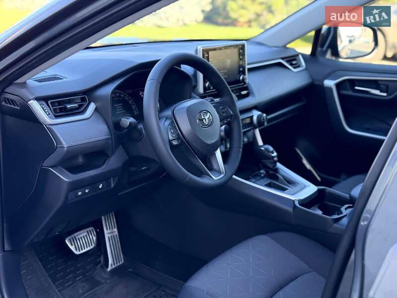 Позашляховик / Кросовер Toyota RAV4 2020 в Дніпрі