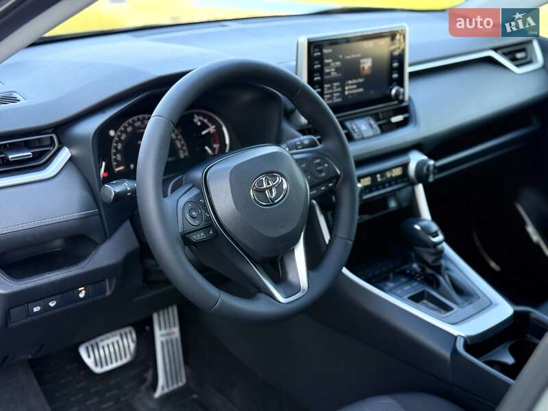 Позашляховик / Кросовер Toyota RAV4 2020 в Дніпрі