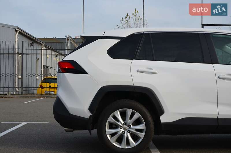 Внедорожник / Кроссовер Toyota RAV4 2022 в Киеве
