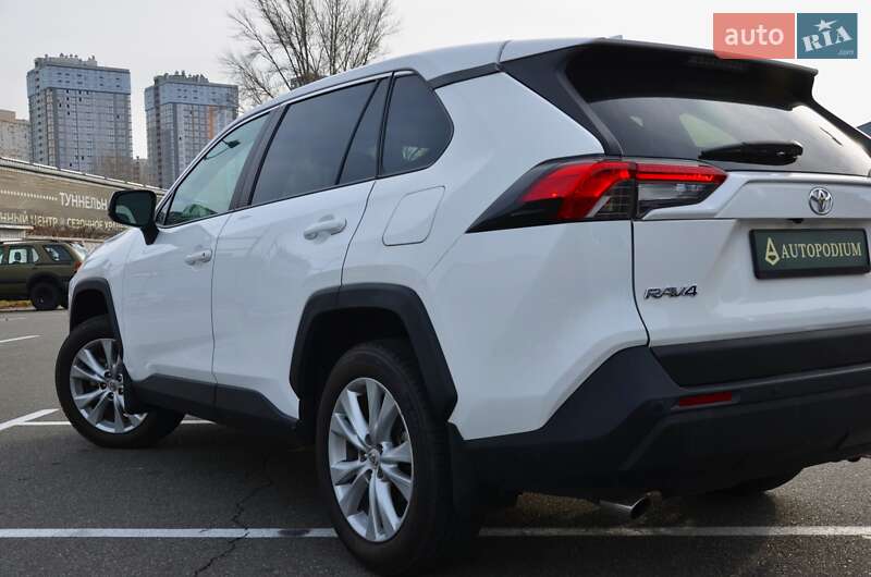Внедорожник / Кроссовер Toyota RAV4 2022 в Киеве