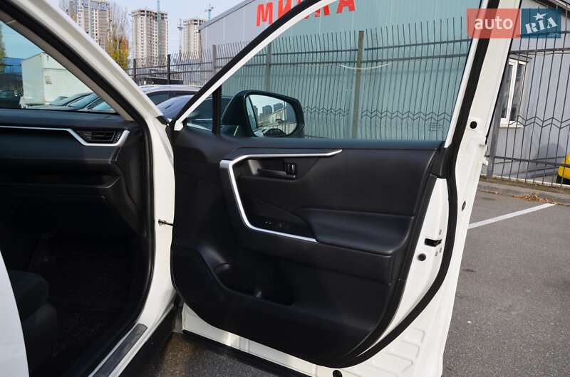Внедорожник / Кроссовер Toyota RAV4 2022 в Киеве