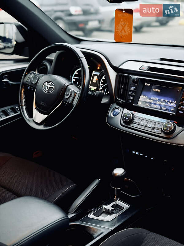 Внедорожник / Кроссовер Toyota RAV4 2016 в Одессе