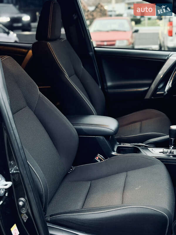 Внедорожник / Кроссовер Toyota RAV4 2016 в Одессе