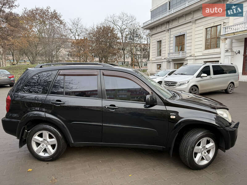 Позашляховик / Кросовер Toyota RAV4 2004 в Одесі
