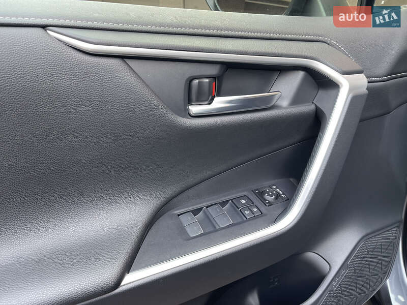 Внедорожник / Кроссовер Toyota RAV4 2022 в Черновцах
