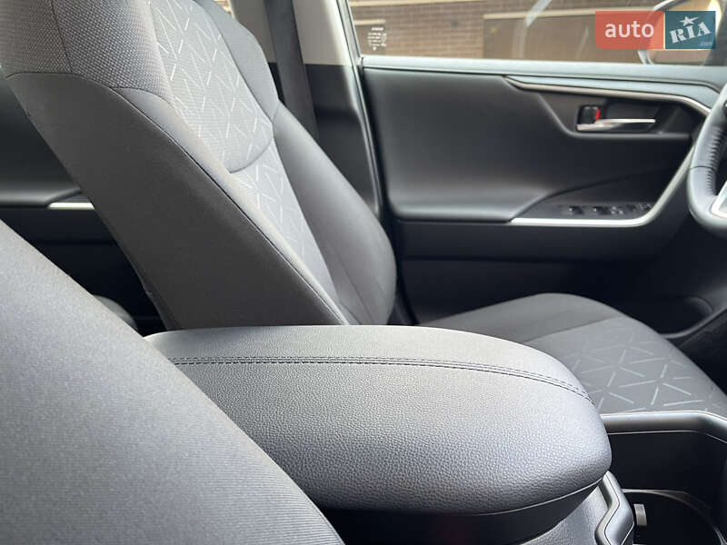 Внедорожник / Кроссовер Toyota RAV4 2022 в Черновцах