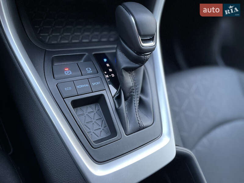 Внедорожник / Кроссовер Toyota RAV4 2022 в Черновцах