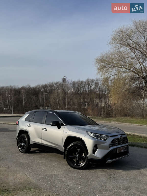 Внедорожник / Кроссовер Toyota RAV4 2019 в Днепре