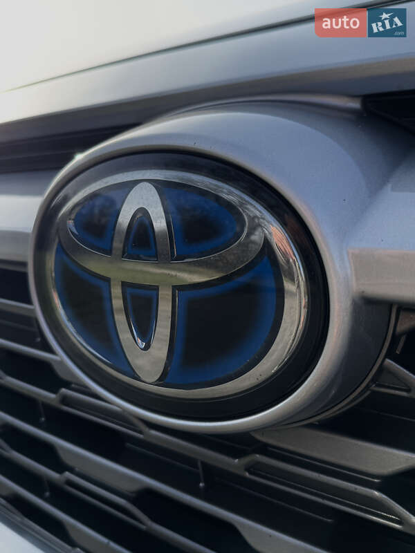 Внедорожник / Кроссовер Toyota RAV4 2019 в Днепре