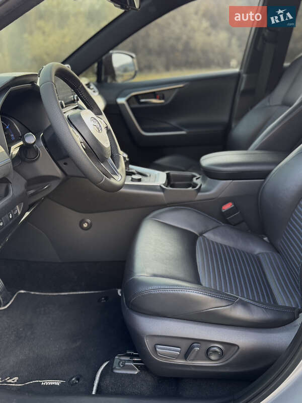 Внедорожник / Кроссовер Toyota RAV4 2019 в Днепре