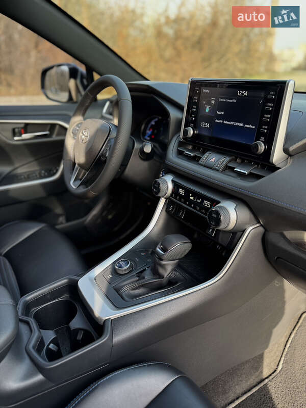 Внедорожник / Кроссовер Toyota RAV4 2019 в Днепре