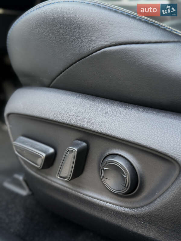 Внедорожник / Кроссовер Toyota RAV4 2019 в Днепре