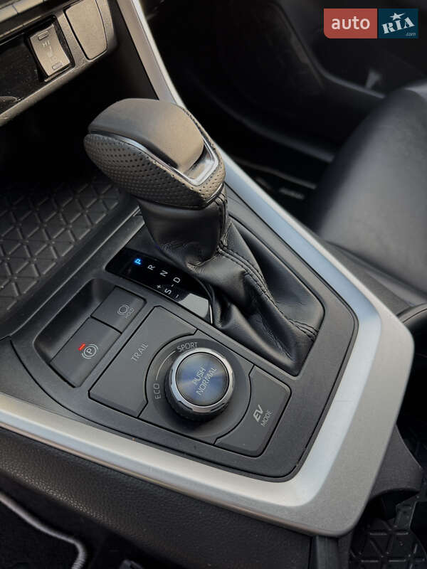 Внедорожник / Кроссовер Toyota RAV4 2019 в Днепре