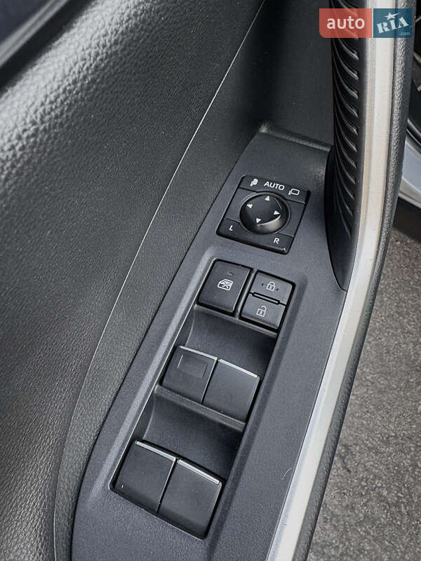 Внедорожник / Кроссовер Toyota RAV4 2019 в Днепре