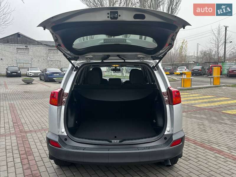 Внедорожник / Кроссовер Toyota RAV4 2015 в Днепре