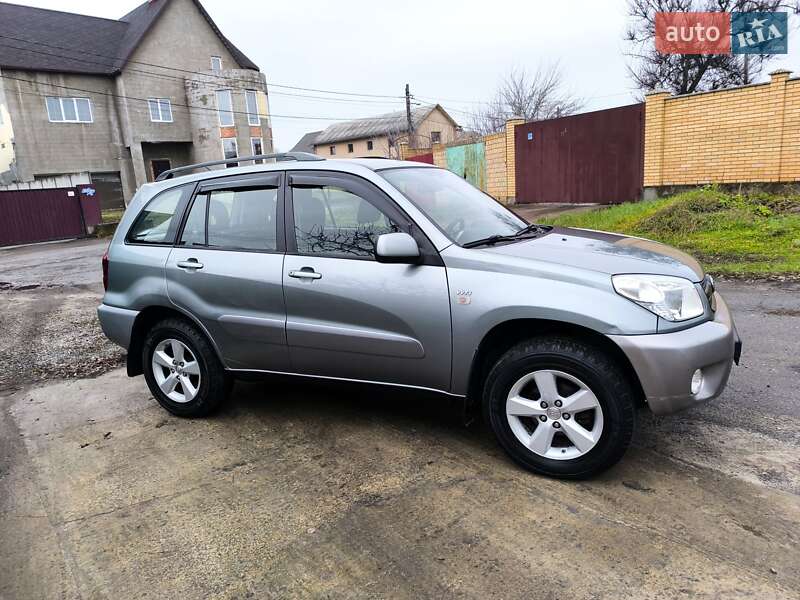 Позашляховик / Кросовер Toyota RAV4 2003 в Києві