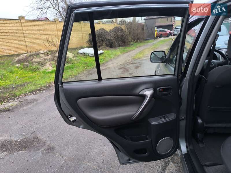 Позашляховик / Кросовер Toyota RAV4 2003 в Києві