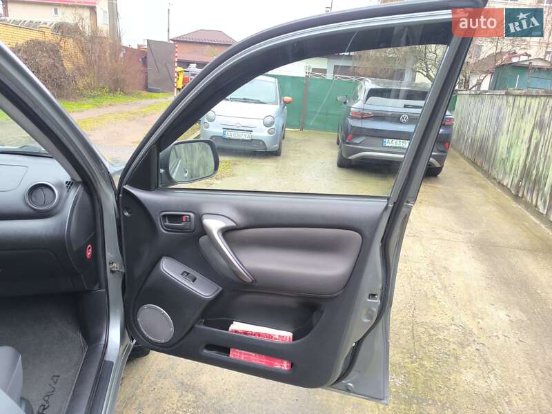 Позашляховик / Кросовер Toyota RAV4 2003 в Києві