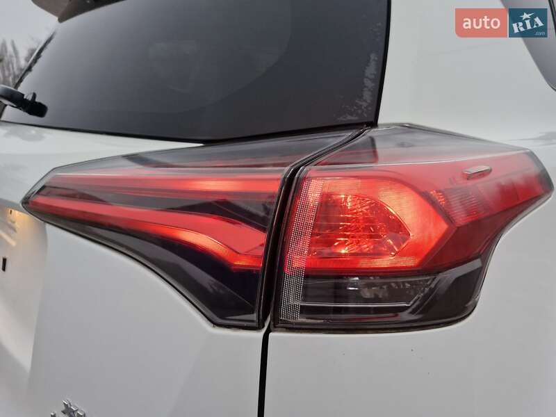 Позашляховик / Кросовер Toyota RAV4 2017 в Умані