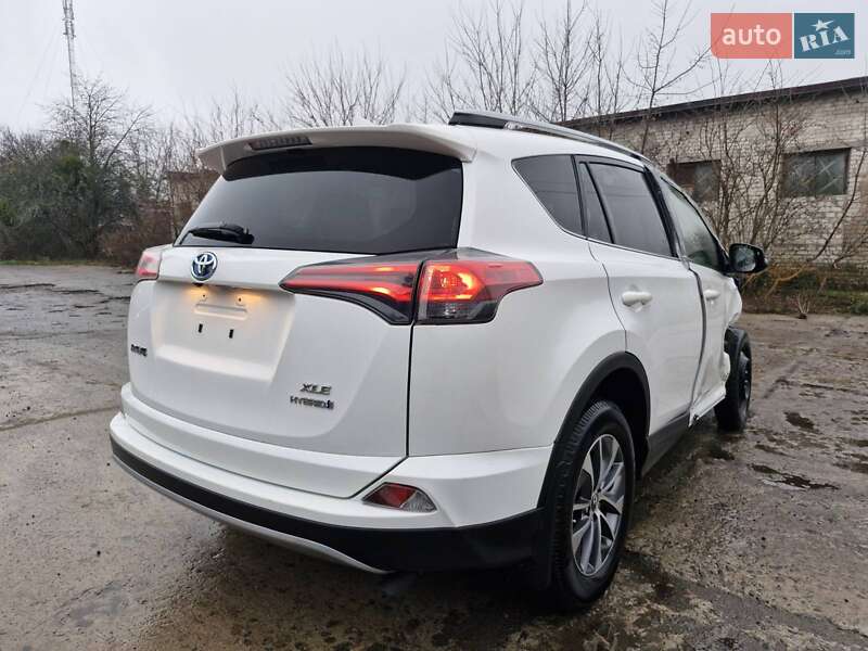 Позашляховик / Кросовер Toyota RAV4 2017 в Умані