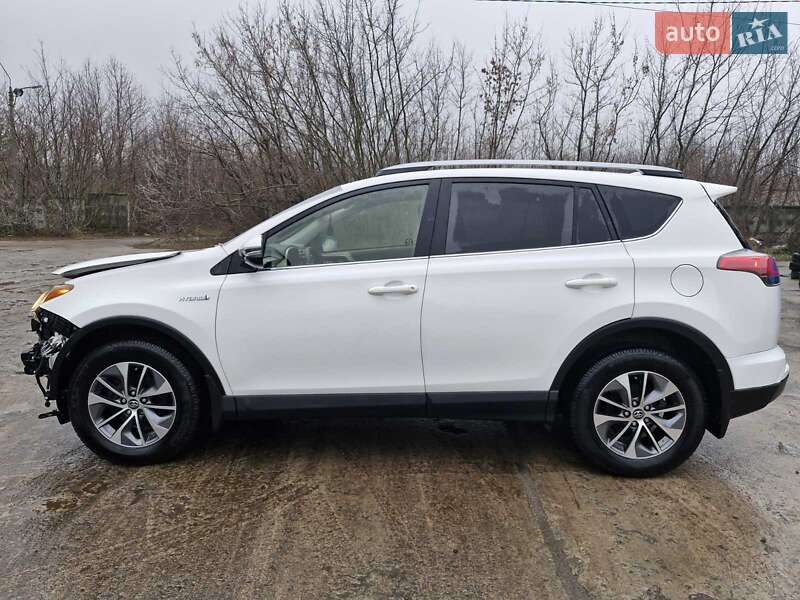 Позашляховик / Кросовер Toyota RAV4 2017 в Умані
