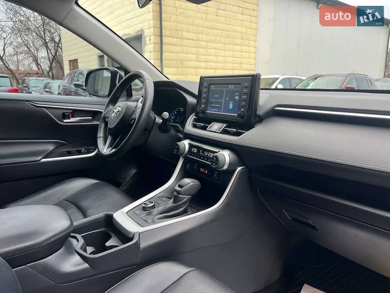 Внедорожник / Кроссовер Toyota RAV4 2021 в Ивано-Франковске