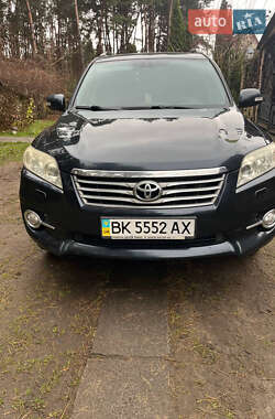 Внедорожник / Кроссовер Toyota RAV4 2010 в Ровно