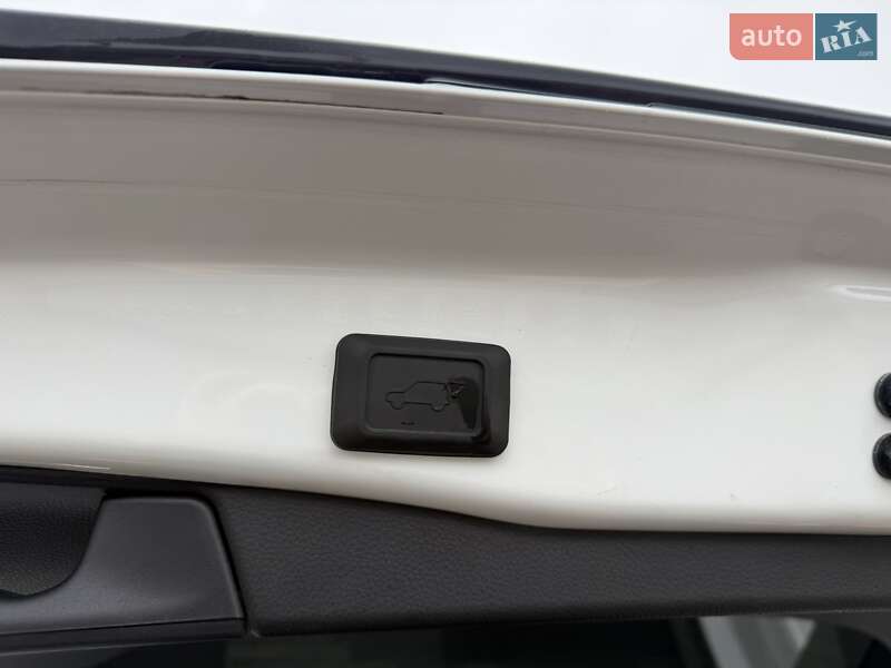 Позашляховик / Кросовер Toyota RAV4 2023 в Києві